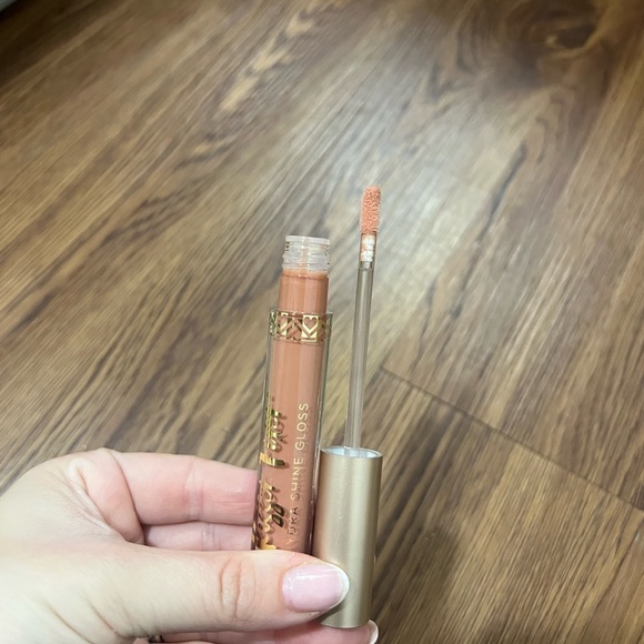 NEW Belle Beauty Kisser Fixer True Nude Ultra Shine Lip Gloss - Picture 4 of 4